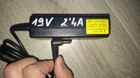 Polnilec 19V 2,4A konektor jack 5.5/2,5mm