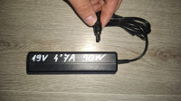 Polnilec 19V 4,7A 9 W konektor jack 5.5/2,5mm