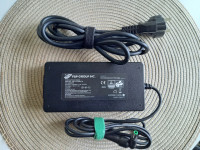 Polnilec za prenosnik medion erazer p7652