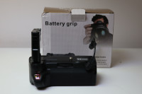 Nikon Battery grip (Za Nikon D5600 ali podobno) + dodatna baterija
