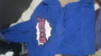 Nosečniška majica s kapuco in žepom spredaj-modro vijola, vel S-M