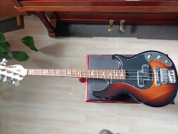Bass kitara Yamaha 424x
