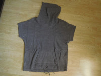 Nov pulover brezrokavnik velikost M