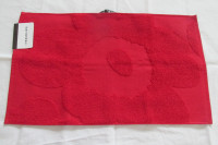 Marimekko brisača za roke v rdeči barvi