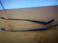 Škoda Octavia prvi brisalec nosilec metlice  -04