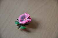 Kovinska broška rožica