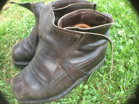 Prodajam bulerje, gležnarje starinske čevlje folklora