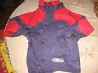 otroška bunda v modro rdeči kombinaciji za 8.let