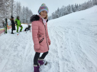 Zelo lepa dekliška bundica, plašček velikost do 8 let kot nova