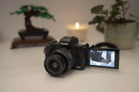 Brezzrcalni fotoaparat Canon m50 mk II + kit 15-45 mm objektiv