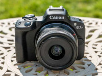 Canon EOS R50 + RF-S 18-45mm (KIT)