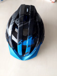 Otroška kolesarska čelada (črno-modra)