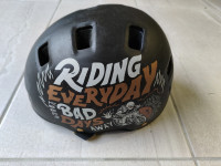 OTROŠKA MLADINSKA ČELADA NASTAVLJIVA,UGODNO,KOLESARSKA,ROLANJE,ROLKA