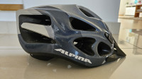Prodam odlično kolesarsko čelado Alpina (velikosti 57-62cm)