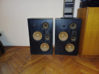 prodam dva zvočnika par... trosistemska