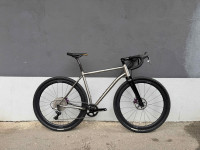 Gravel kolo Why Cycles R+ Titanium