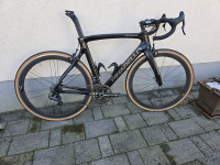 Pinarello F8 oprema - super-record  EPS
