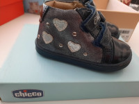 Čeveljčki za prve korake CHICCO, št. 20