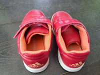 Otroški čevlji za punčko adidas 27