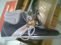 Novi Alpina tekaški čevlji št.45 + smuči