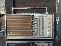 radio GRUNDIG Transistor 3005 - Ocean boy 210 iz leta 1970