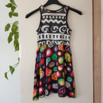 DESIGUAL ČRNO PISANA OBLEKA 9/10 LET