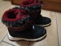 Dekliški zimski čevlji št.31 in 32