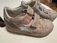 Otroške usnjene čevlje Falcotto 24 št prodam