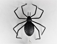 Srednje velik ročno kovan pajek z lučjo (gladek)