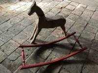 Konj - gugalnik - ročno izdelan