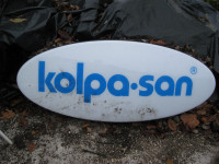 Ovalna reklamna tabla, širine cca130 cm, cena 70 EUR, tel: 070 310300.