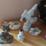 razne porculanske figure