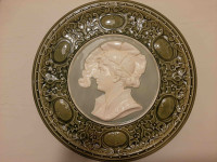 Schütz Cilli okrasni keramični krožnik RR 30,5 cm, zgodnje obdobje