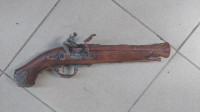 Starinska dekorativna pištola.