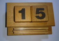 Starinski koledar iz lesa naprodaj