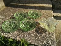 Starinski zelen uranov pepelnik,4 zelene steklene posodice