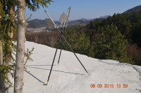Tri helebarde, cena: 200EUR, tel: 070 310 300.