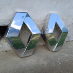 Velik znak Renault reklama