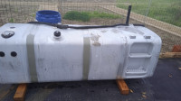 Rezervoar z nosilci 1000L z AdBlue MAN TGX