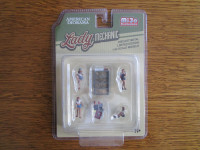 Figure Lady Mechanic, American Diorama, za avtomobilčke 1:64