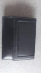 novo usnjeno črno denarnico v originalni embalaži zelo ugodno prodam