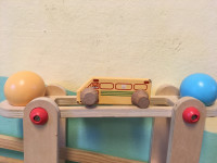 zasledovalec, steza tobogan za žogice in leseni avtožerjav z oblikami