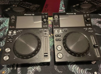 2x Pioneer XDJ 700 + decksavers