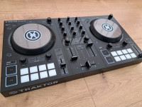 DJ kontroler Traktor S2 MK3 in Traktor F1