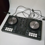Native Instruments DJ kontroler Traktor Kontrol S2mK2