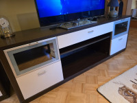 Dnevni regal z vitrino in mizo