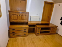 PRODAM KOMPLET MASIVNEGA HRASTOVEGA POHIŠTVA