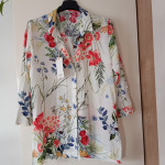 STRADIVARIUS  NOVA BELO CVETLIČNA BLUZA Z ETIKETO S/M