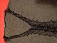 43-EMNO SIVA MAJICA Z ČRNO ČIPKO