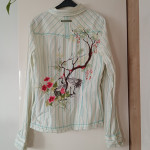 BELA SRAJCA Z VEZENINO IN ZLATIMI NITKAMI M